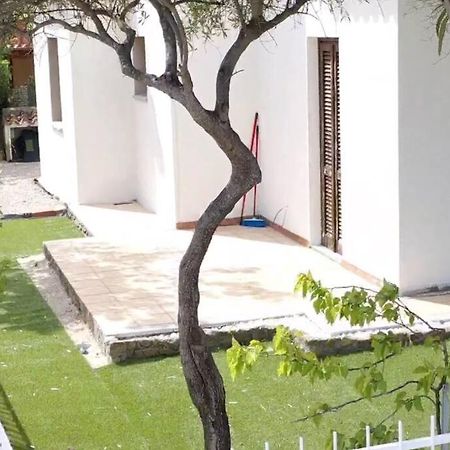 Comoda Villetta Con Giardino San Teodoro  Buitenkant foto